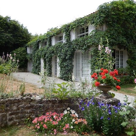 Bed and Breakfast Le Petit Massigny Les Velluire-sur-Vendee Экстерьер фото