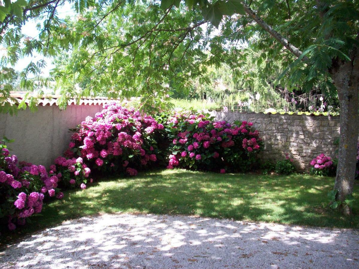 Bed and Breakfast Le Petit Massigny Les Velluire-sur-Vendee Экстерьер фото