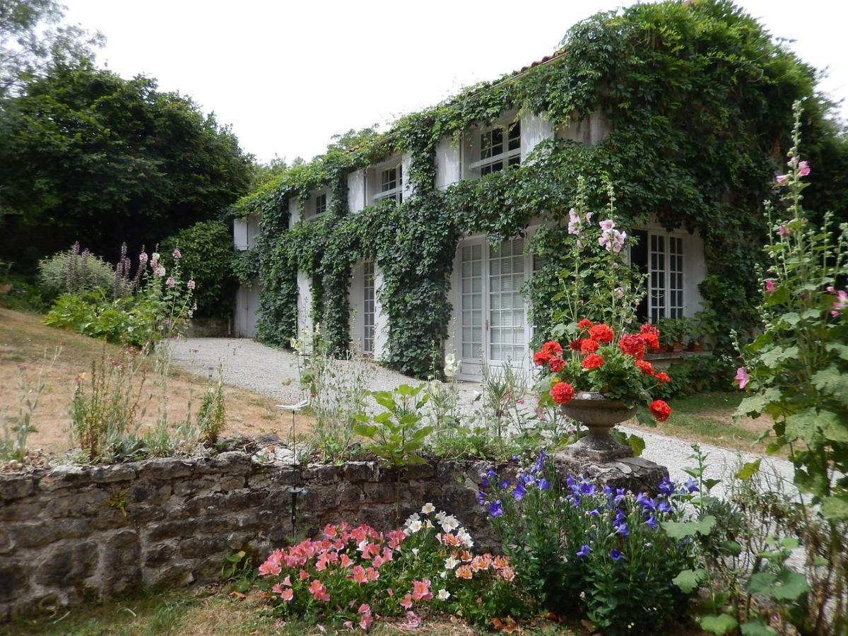 Bed and Breakfast Le Petit Massigny Les Velluire-sur-Vendee Экстерьер фото